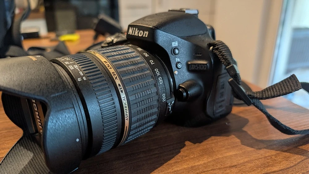 Spiegelreflex Kamera Nikon D5100 mit Zubehör 