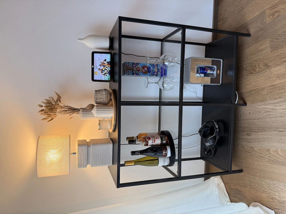 Sideboard schwarz mit Glasboden
