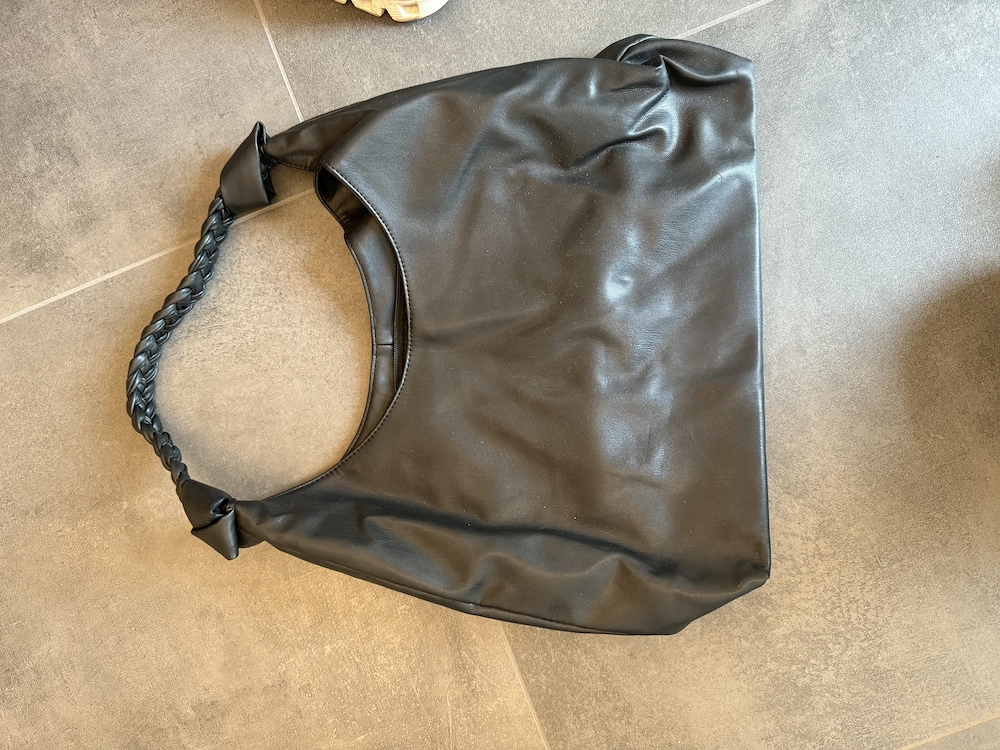 schwarze Tasche