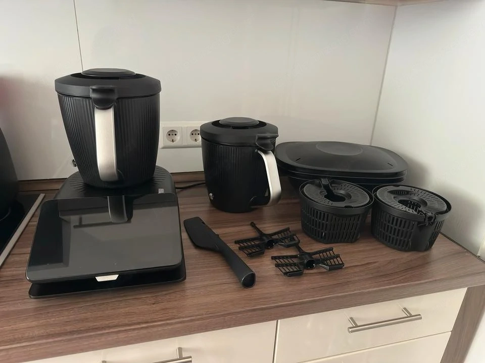 Thermomix Vorwerk TM7, neuwertig, mit einer zweiten Rührschüssel