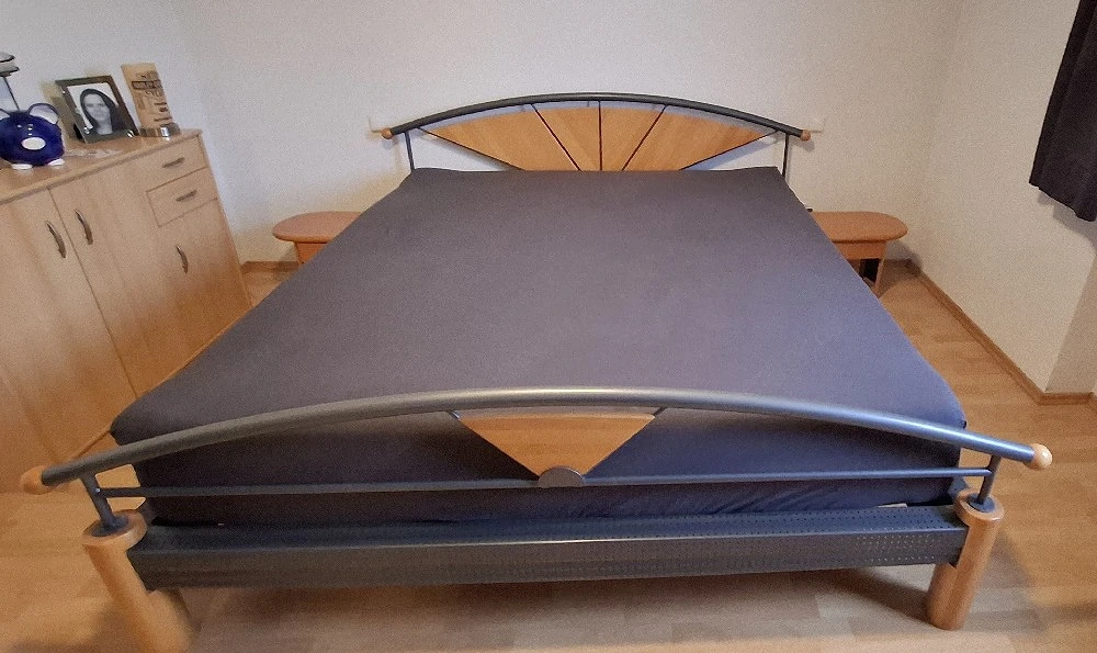 Doppelbett zu verkaufen