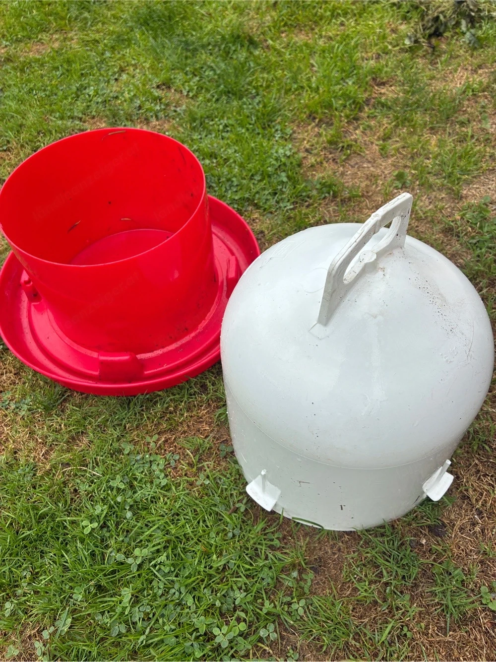 Wasserspender + Futterspender für zB Hennen