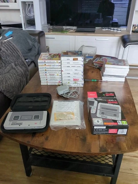 Nintendo 3DS XL SNES Edition in OVP ink Ladekabel  19 Spielen   Tasche