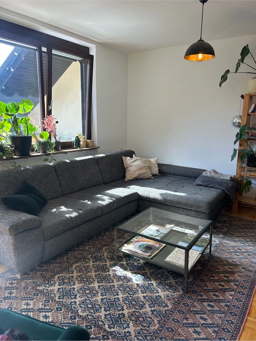 Großes Sofa mit Schlaffunktion