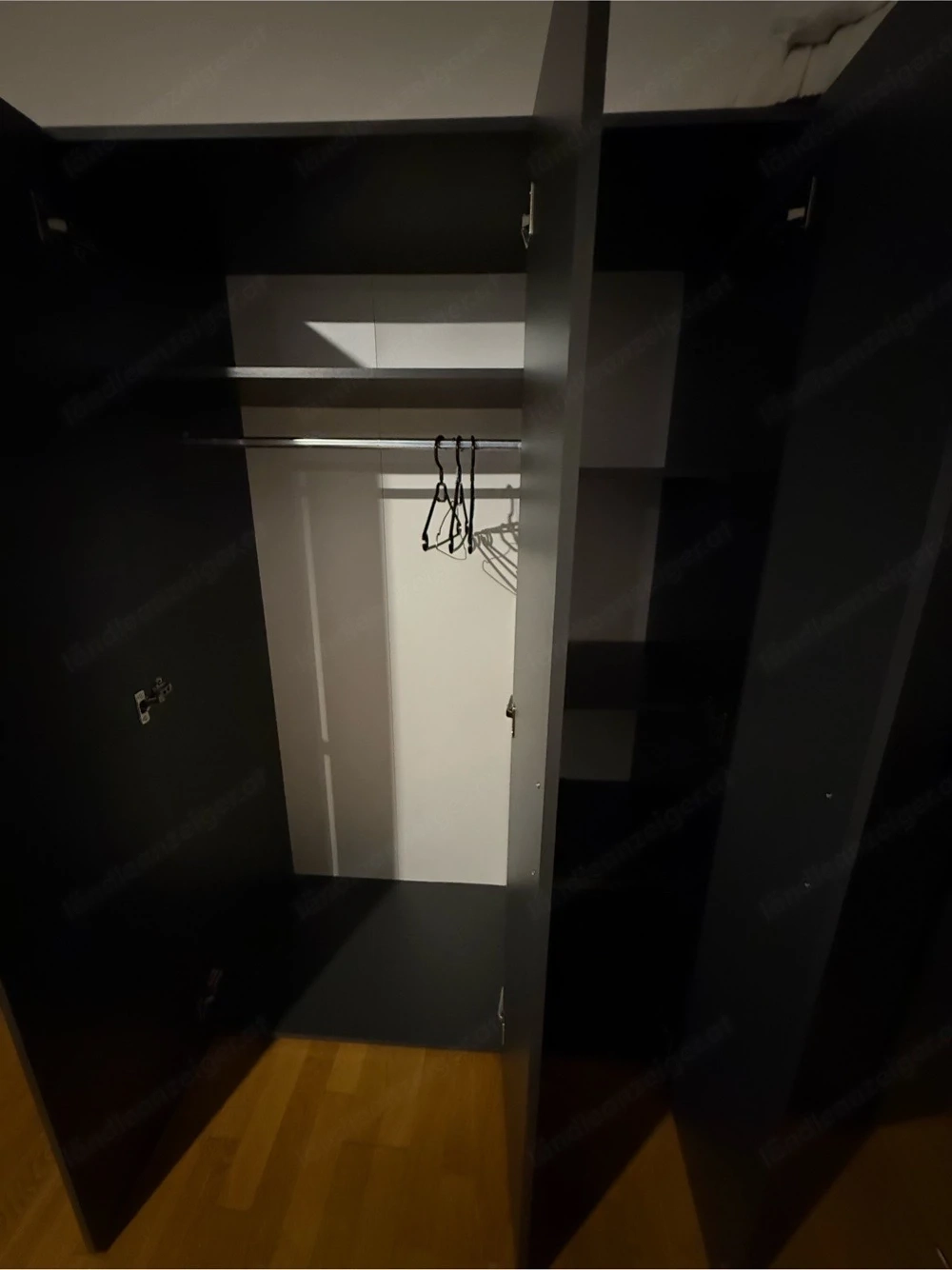 Kleiderschrank