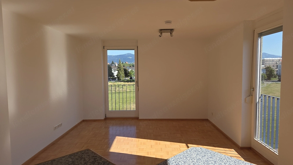 Geräumige Wohnung mit Tiefgarage, Terrasse, Loggia, Abstellraum, Keller und Fahrradabstellraum