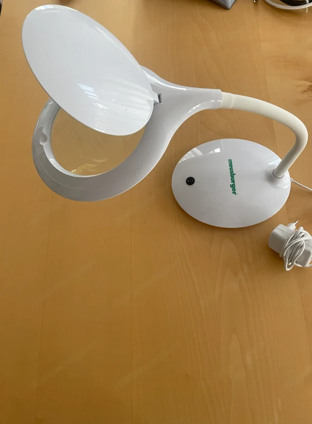 LED-Tischlupe mit Schwanenhals 