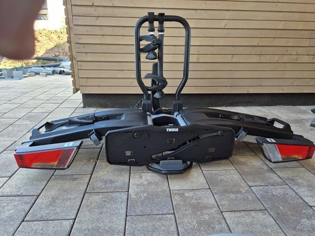 Thule EasyFold XT 2 933 faltbarer Fahrradträger für 2 Fahrräder mit Tasche 9311
