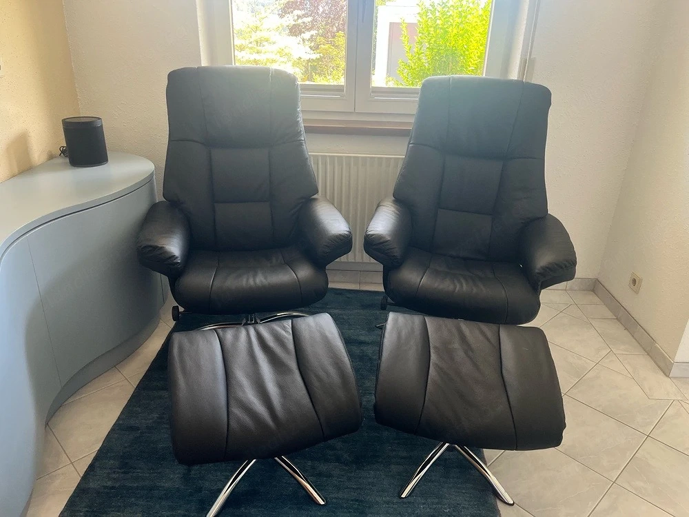 2 Relaxsessel mit Hocker   wie neu   je 100     auch einzeln