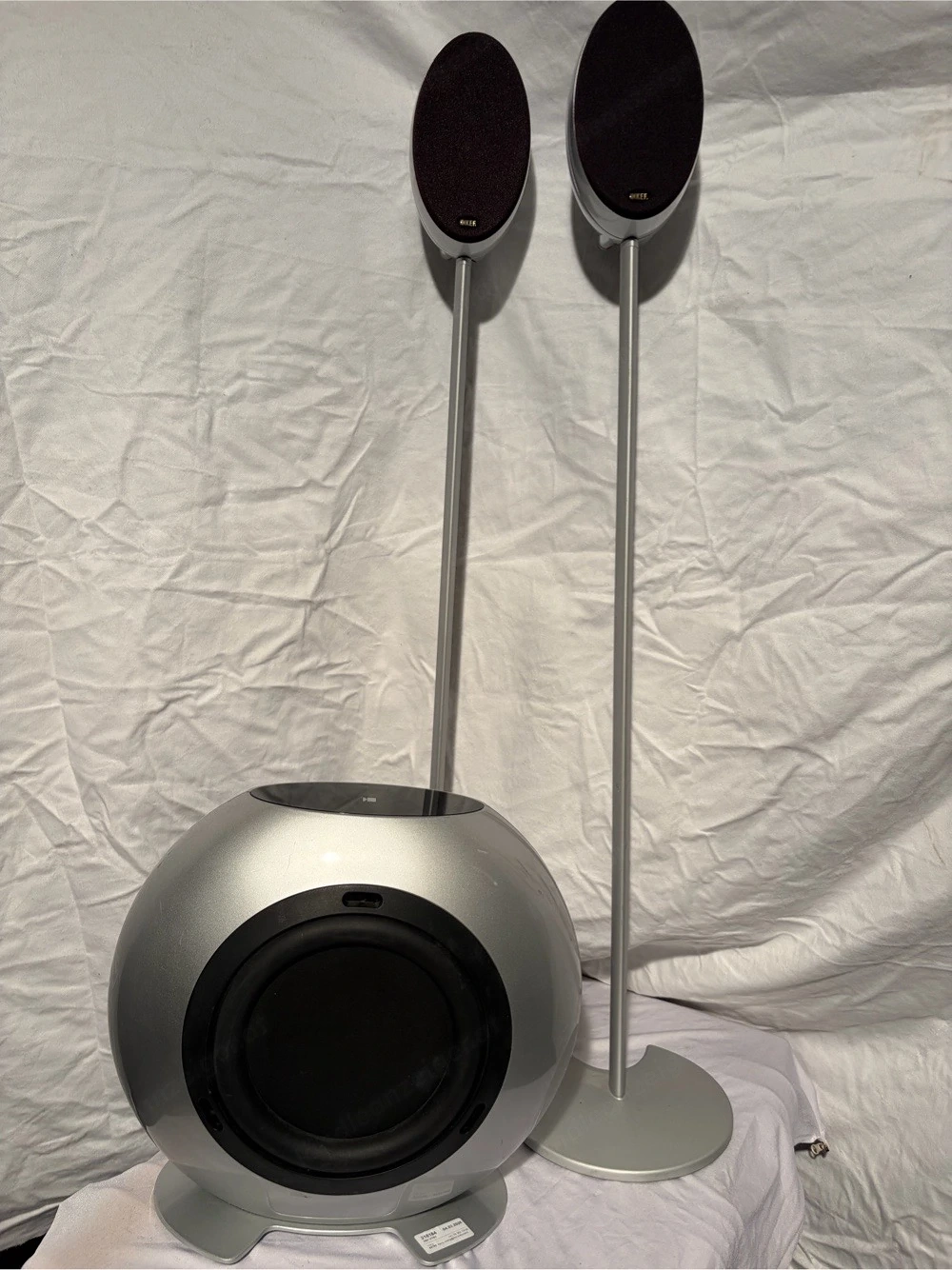 KEF HTB2   2.1 Lautsprechersystem (Subwoofer + 2 Satelliten auf Standfüßen)