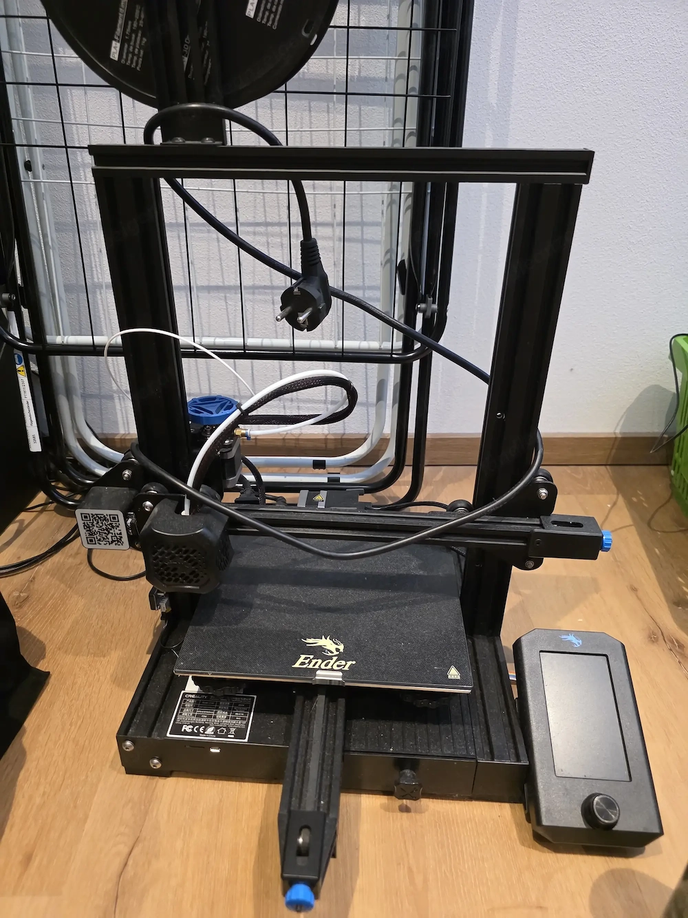 Creality Ender-3 V2 3D-Drucker + Rest-Filament (Weiß)