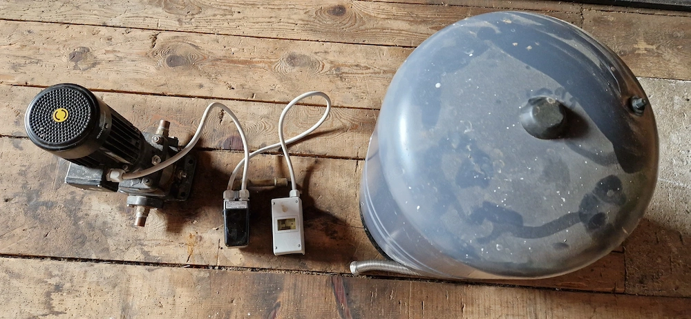 Vertikale Kreiselpumpe mit Druckbehälter,  Marke; Grundfos 