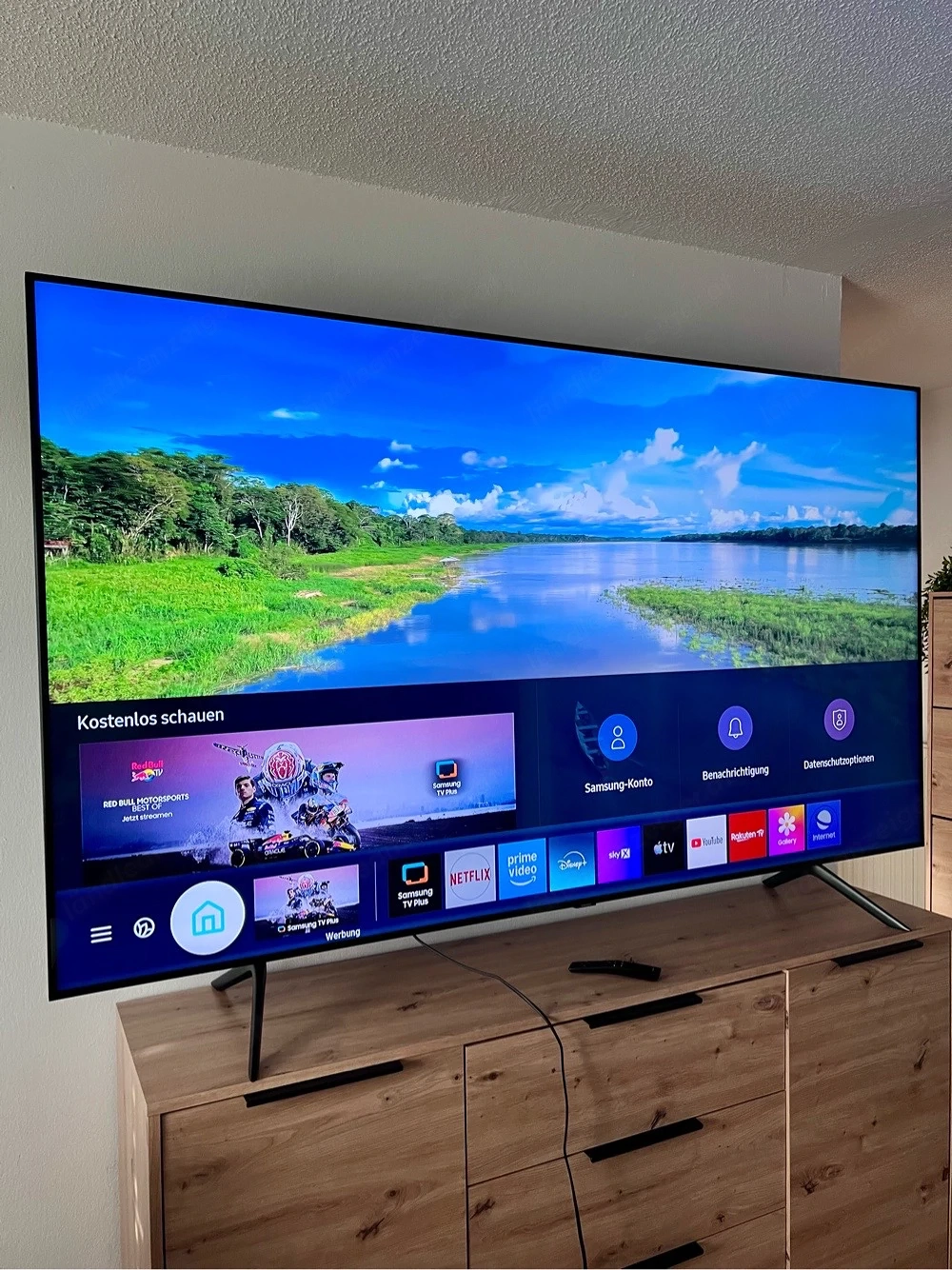 Samsung 82 Zoll 4K UHD Smart TV
