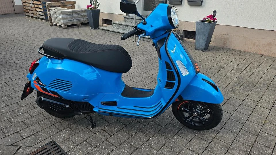 Vespa GTS Supersport 1700 km - EZ 05 25 - Blu Elettrico