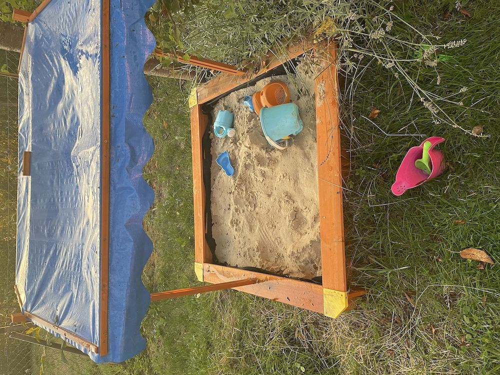 Sandkasten mit höhenverstellbarem und neigbarem Dach FSC