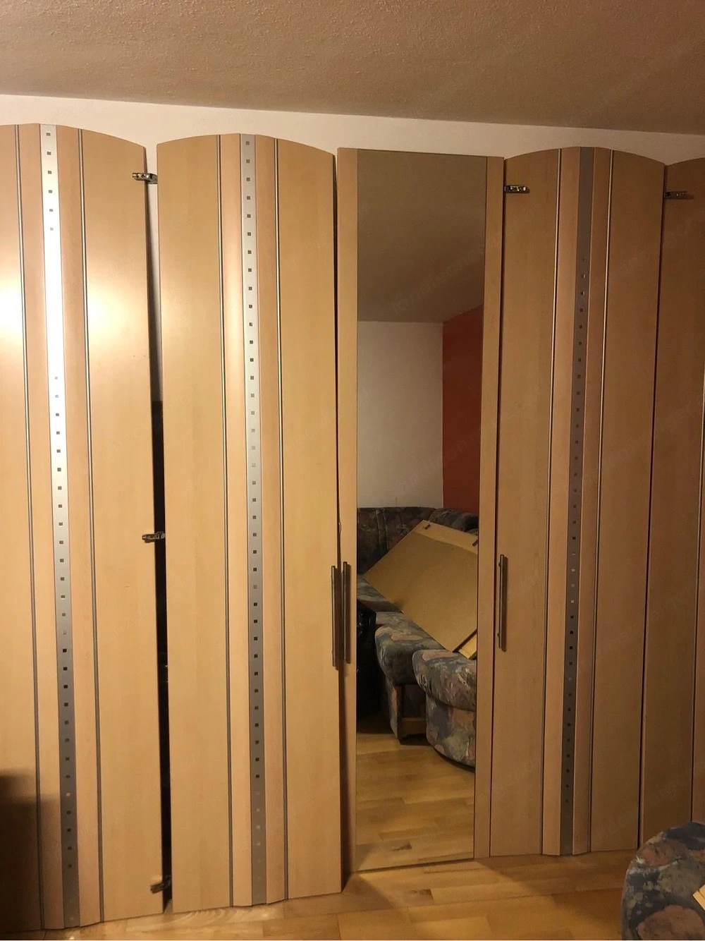 Kleiderschrank