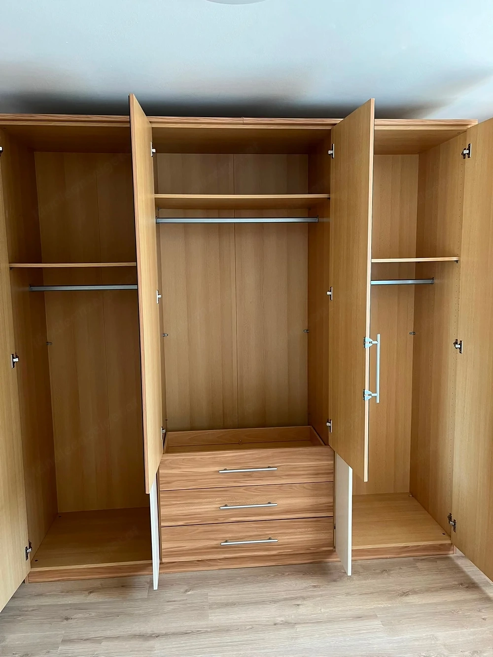 Kleiderschrank