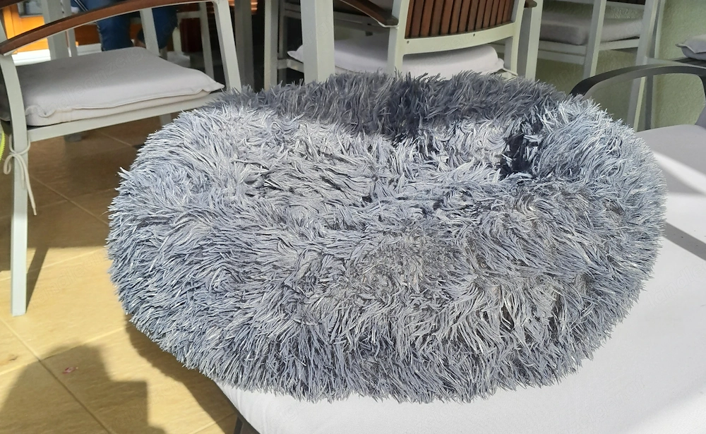 Katzenkratzkugel und Katzenkissen