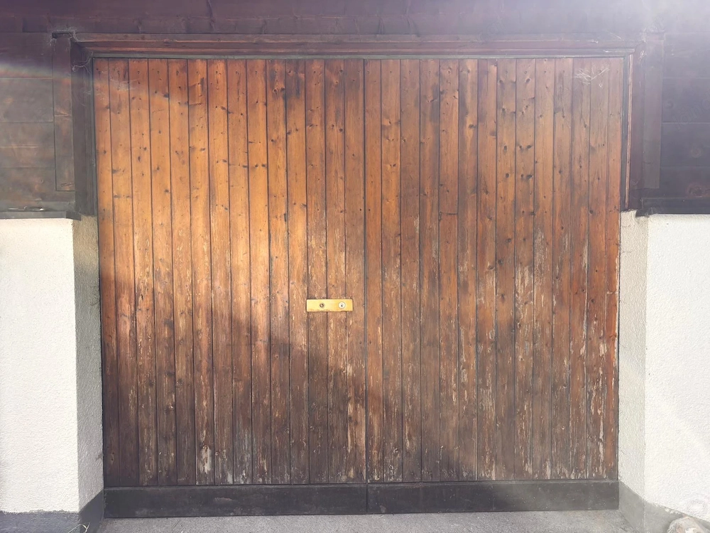 Garagentor mit Holzverkleidung 