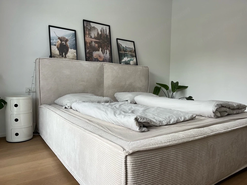 Bett in Cord Optik