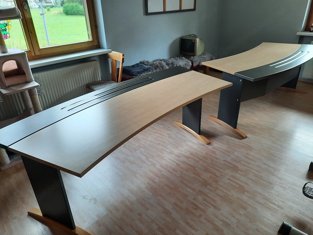 Büro Tische und Stühle 