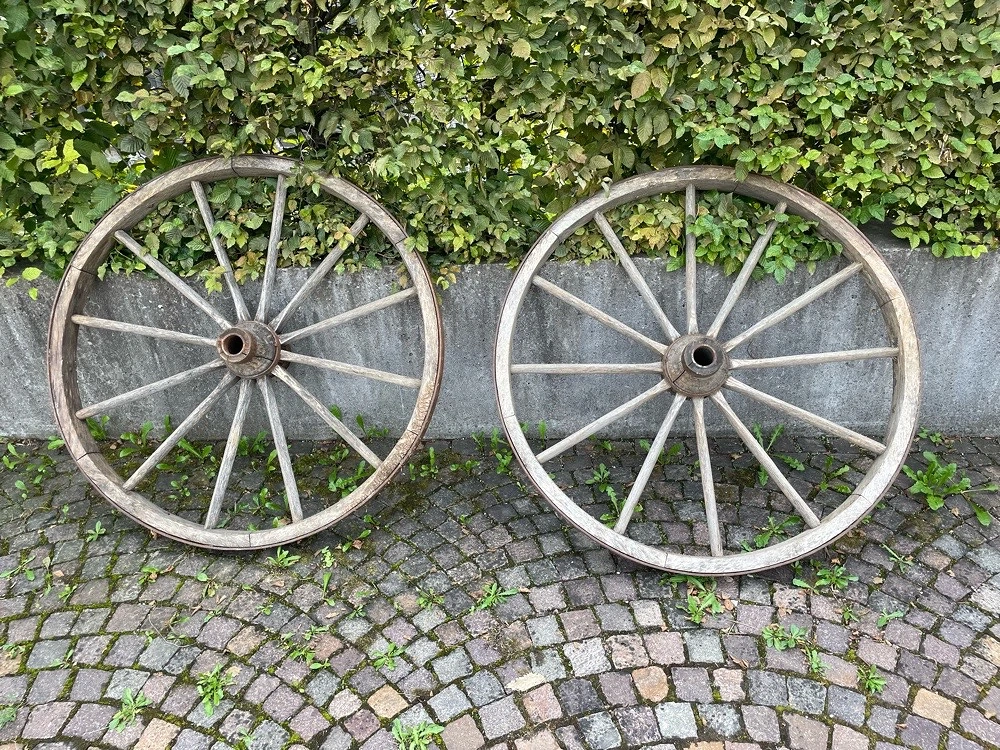 antike Kutschenräder aus Holz 2 Stück