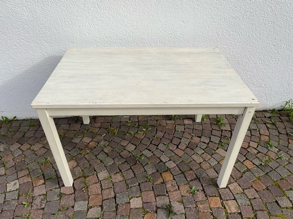 Tisch aus Vollholz