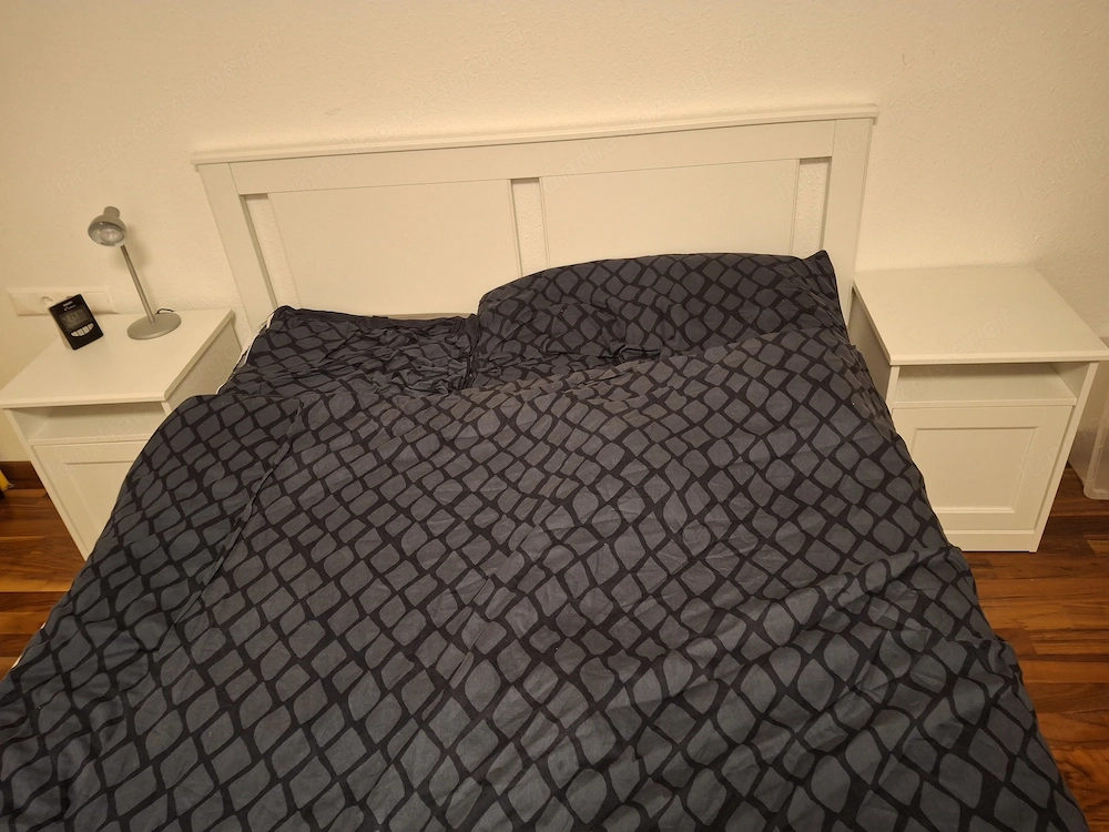 Franz. Doppelbett mit 2 Nachtkästchen