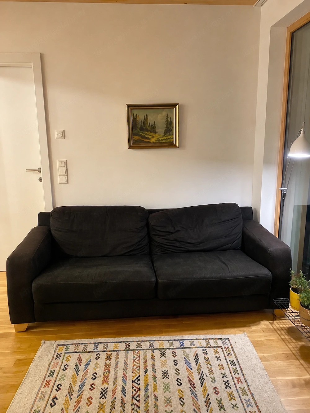 Schwarze Couch zu verschenken 