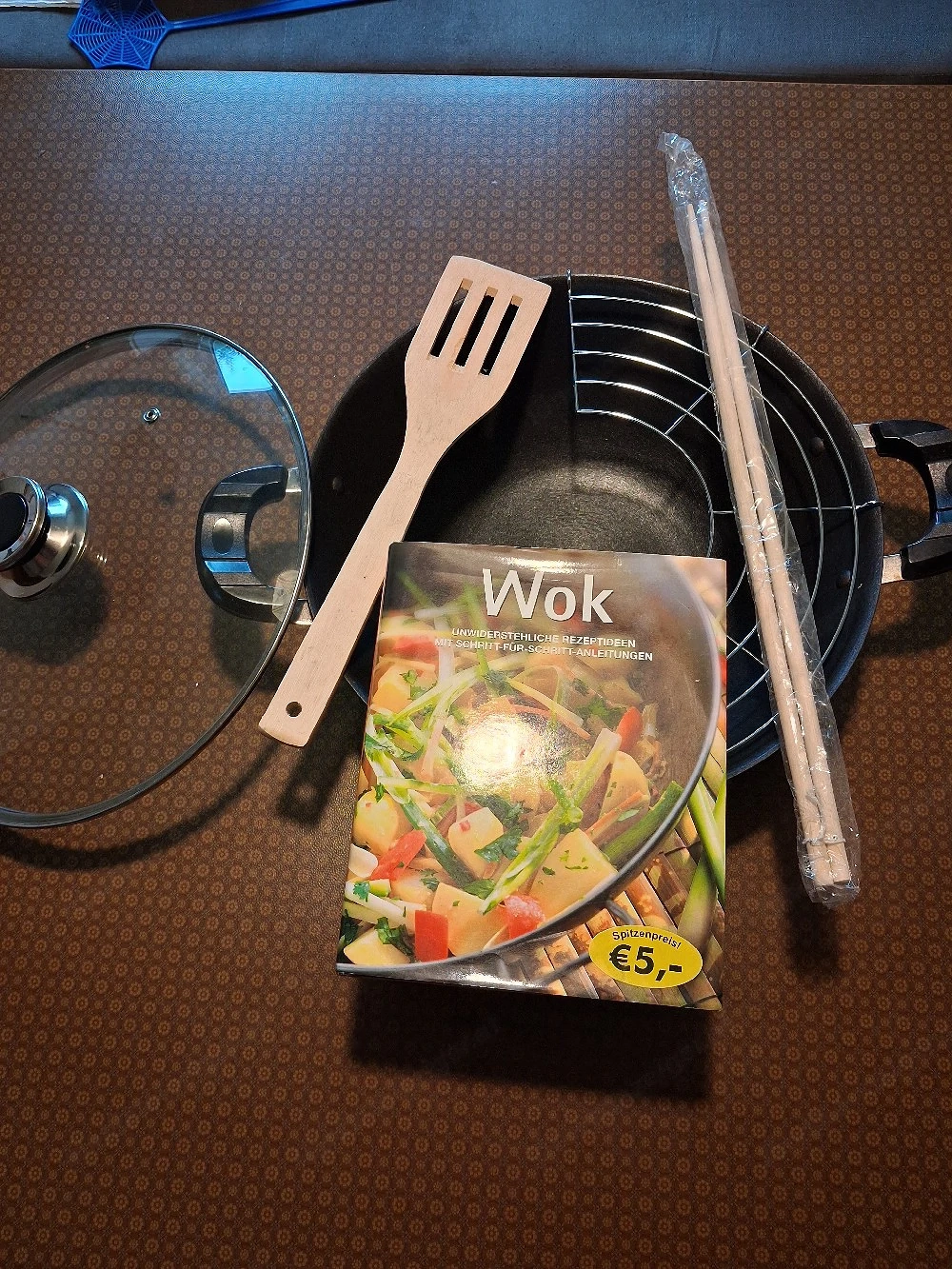 Wok -Set 6-teilig und Wok - Buch für Kochanleitung