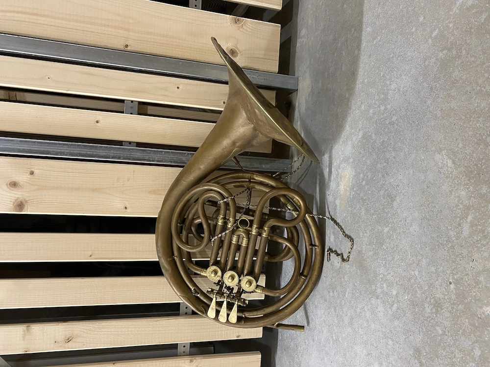 Horn   Waldhorn abzugeben 