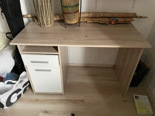 Schreibtisch
