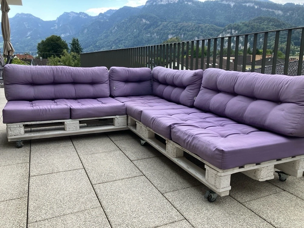 Pallettenmöbel (inkl. Polster) + Tisch