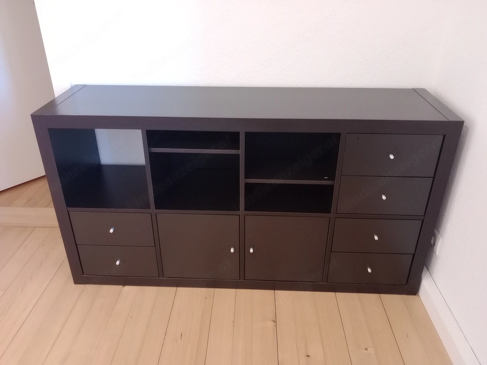 Schwarze Kommode in gutem Zustand