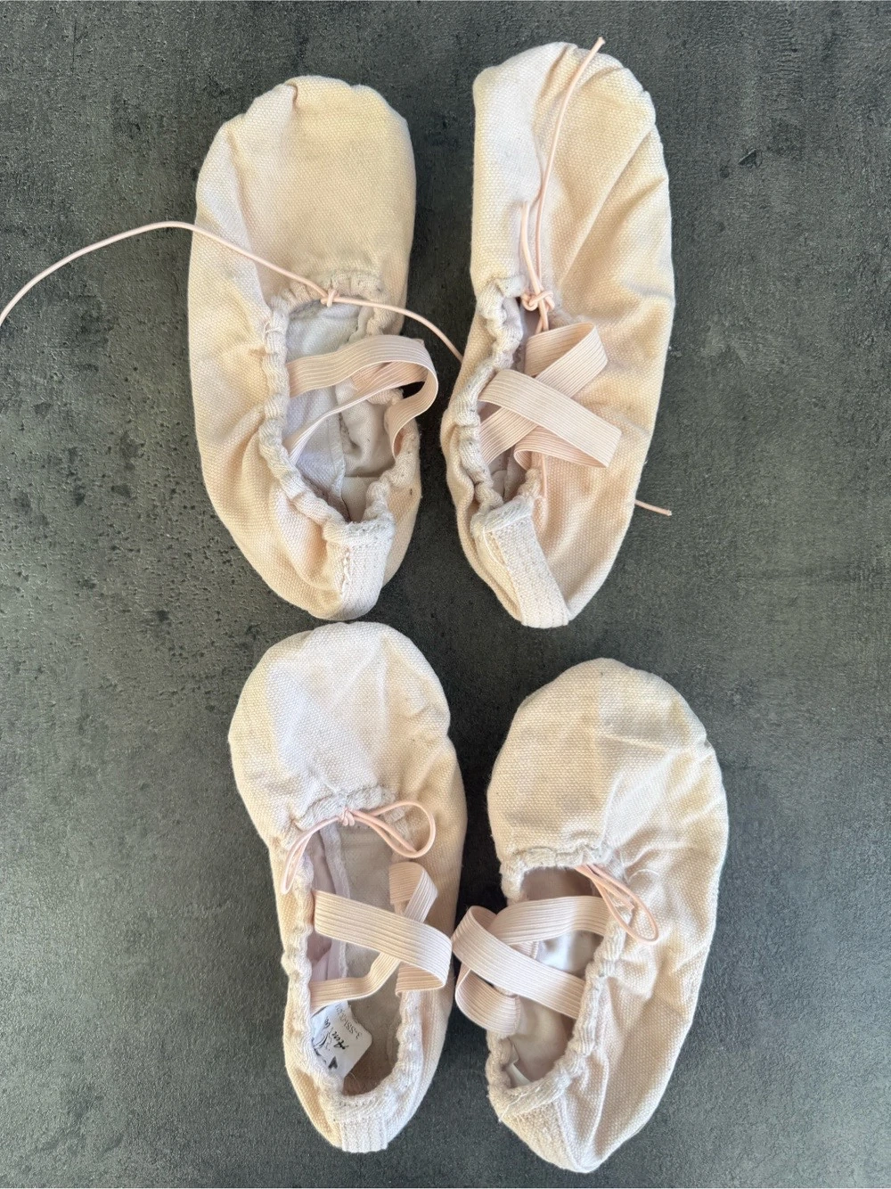 Ballet Trainingsanzüge mit Röckchen und Ballettschuhen