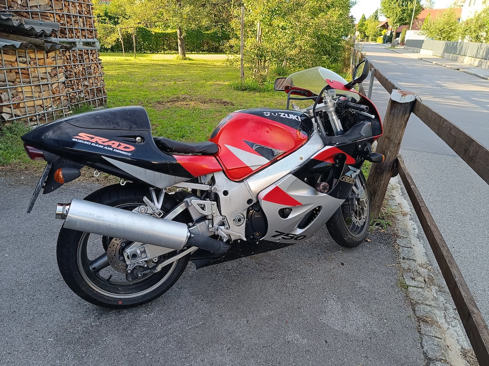 Suzuki GSX-R750 