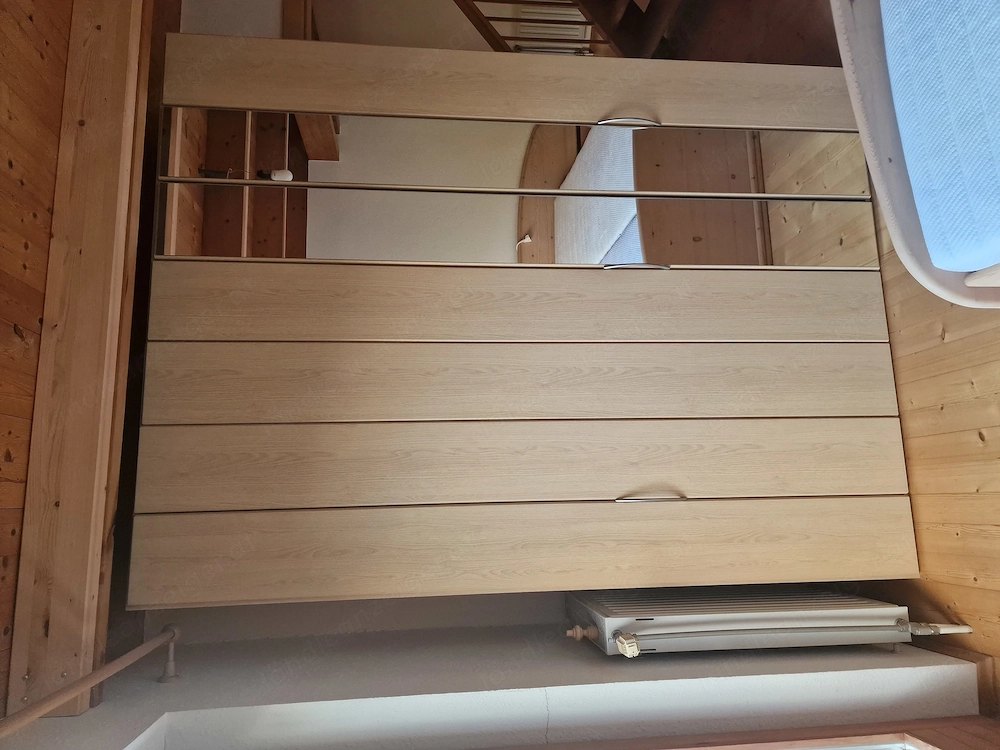 Schlafzimmerschrank mit Innenteilen