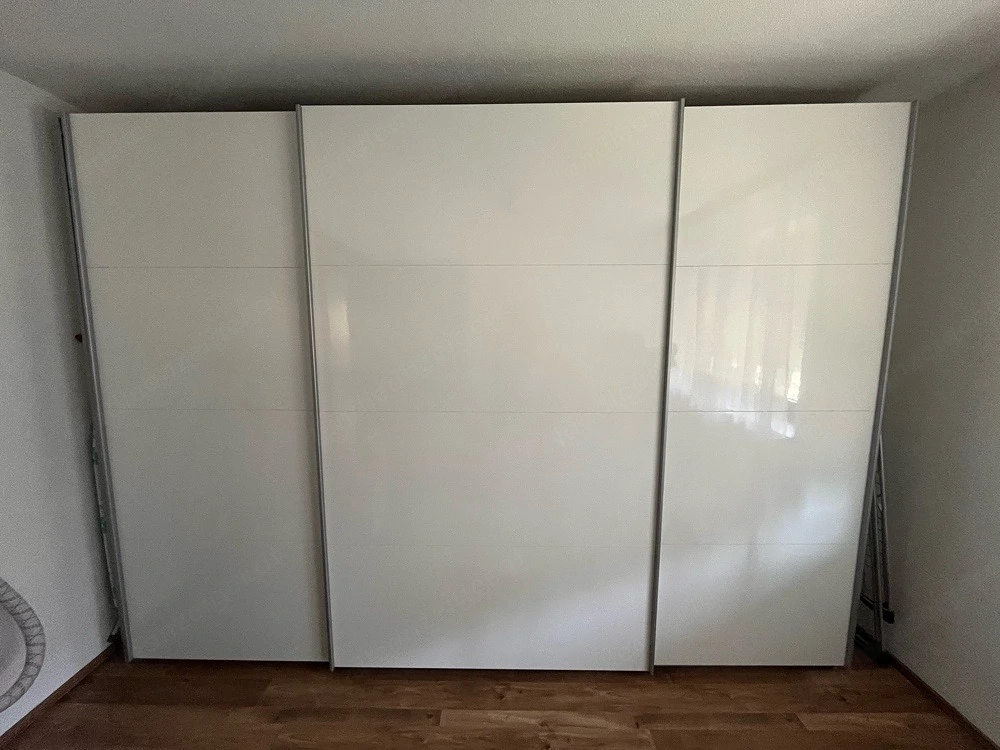 Kleiderschrank