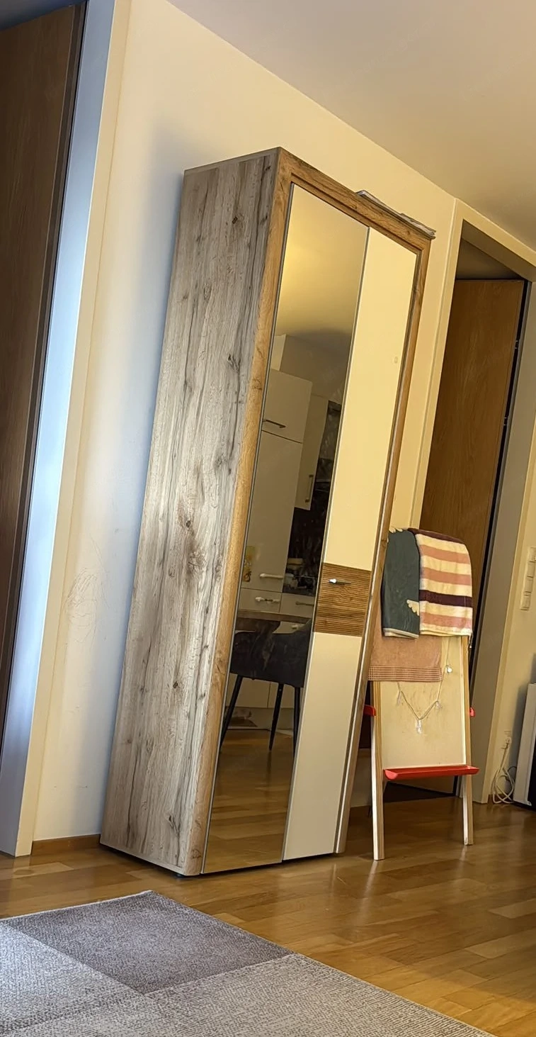 Großer Garderobenschrank mit Spiegel - NEU   neuwertig