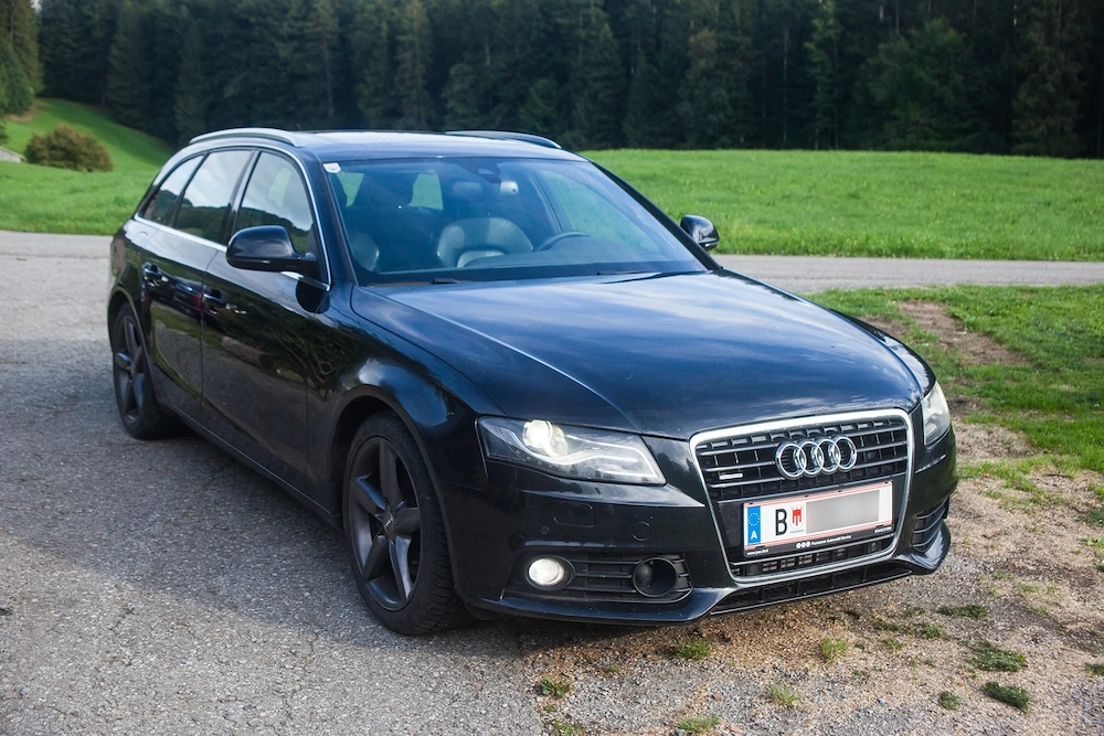 Audi A4 Avant 3.0 TDI quattro V6 Vollaustattung Leder Wurzelholz