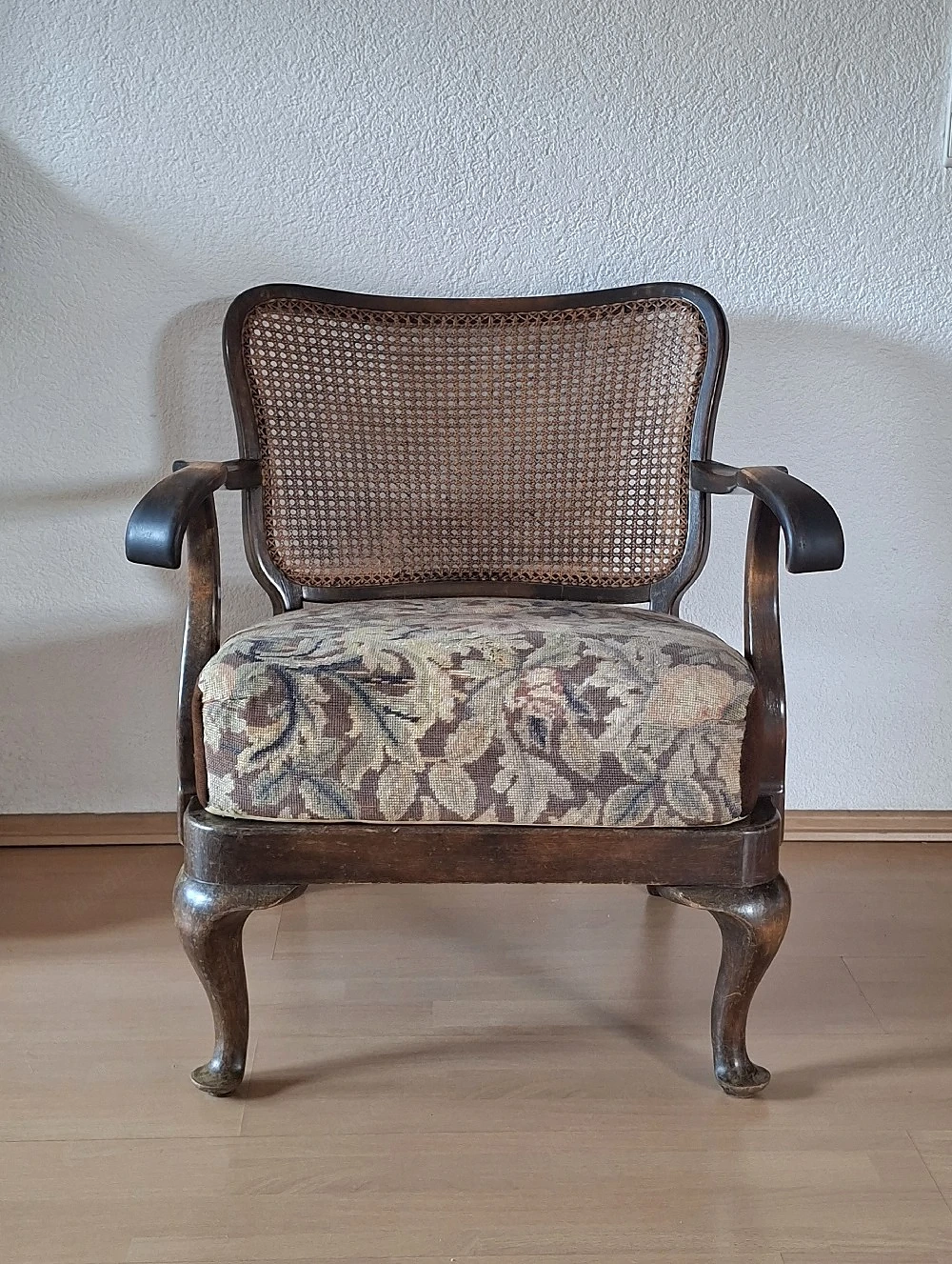 Antiker Sessel mit Wiener Geflecht