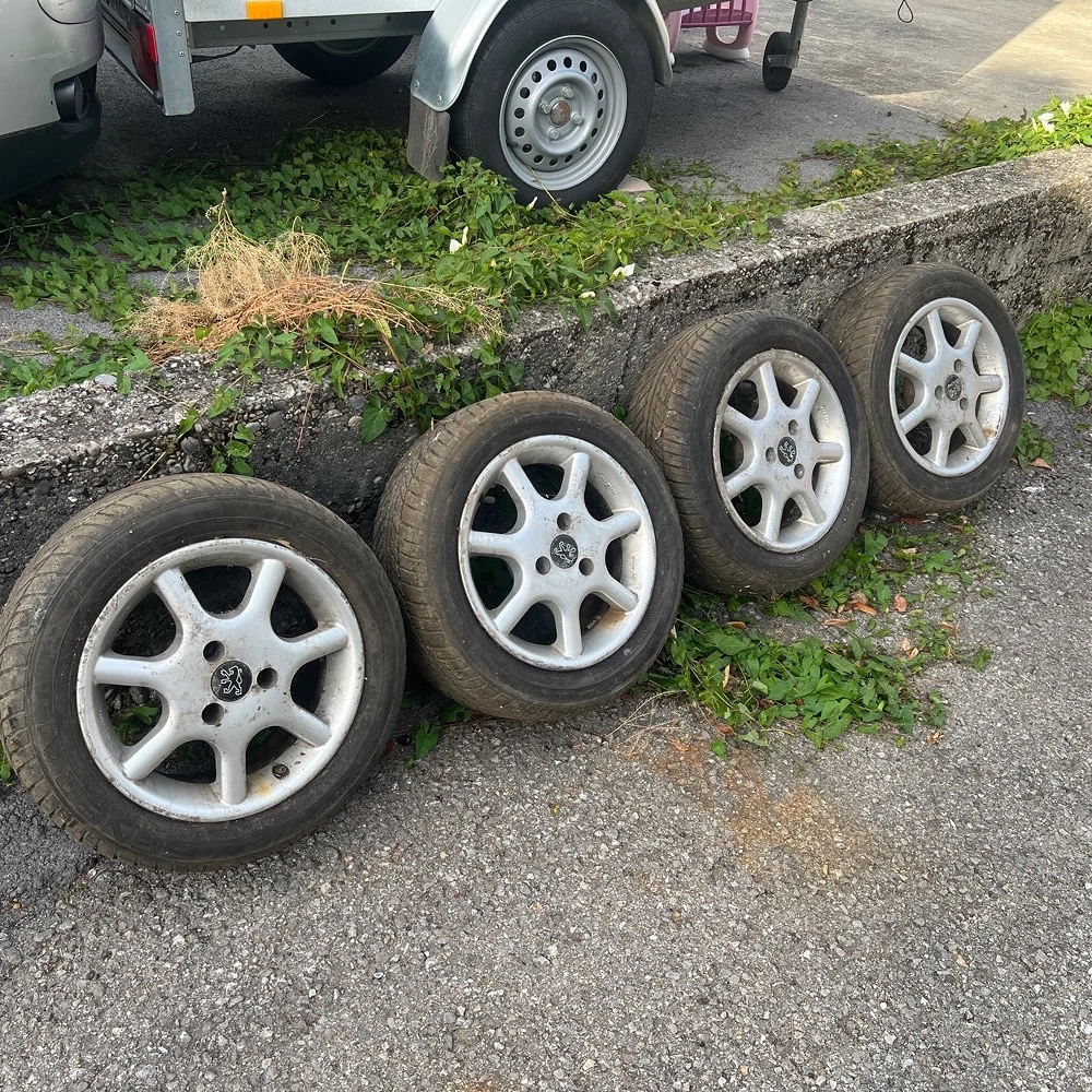 4x Peugeot Alufelgen mit sommerrifen 3x 98 ET 9