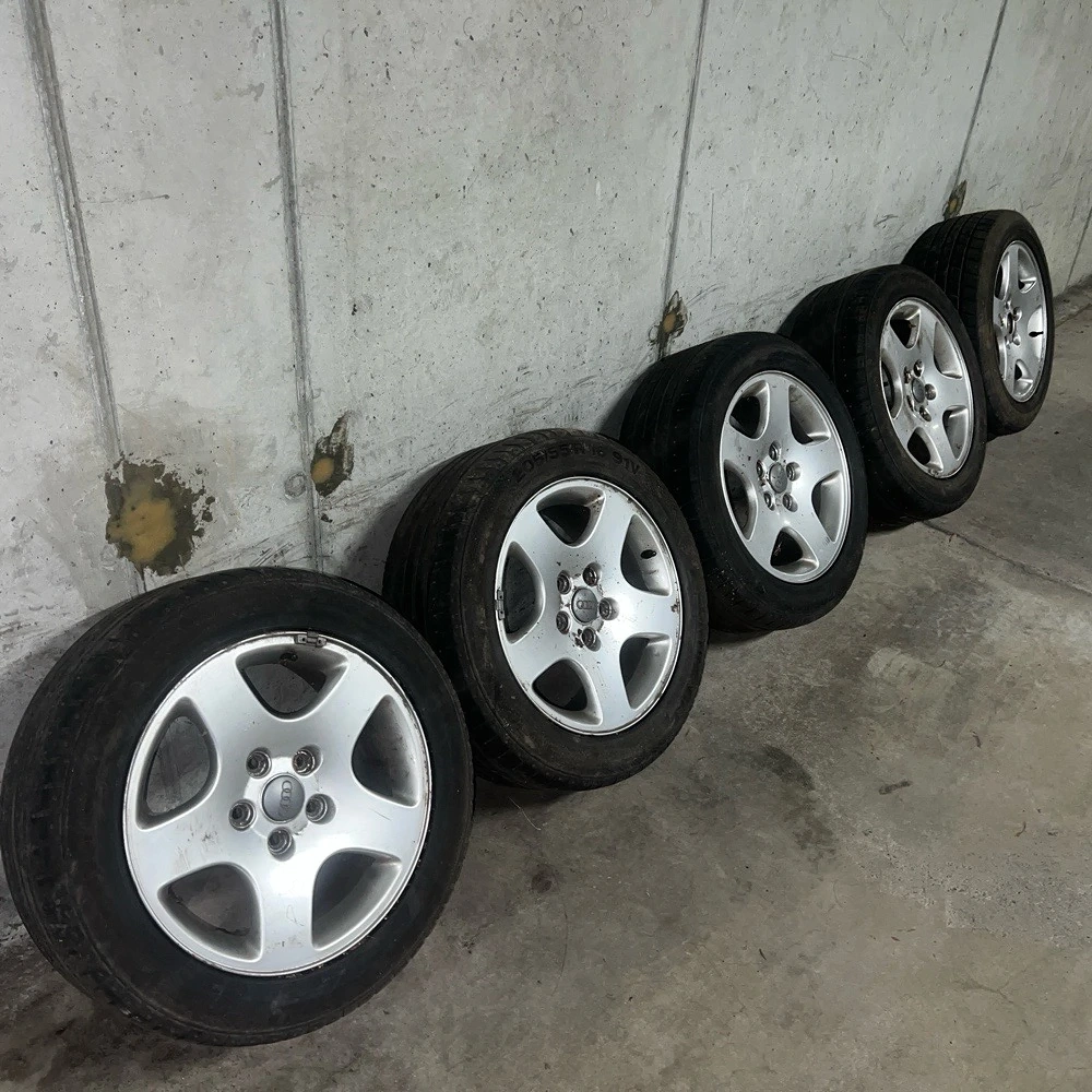 5xAudi Alufelgen mit sommerreifen 205 55 16 