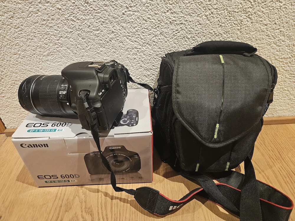 Canon EOS 600D Spiegelreflexkamera + EFS 18-135mm Objektiv inkl. Tasche und original Verpackung