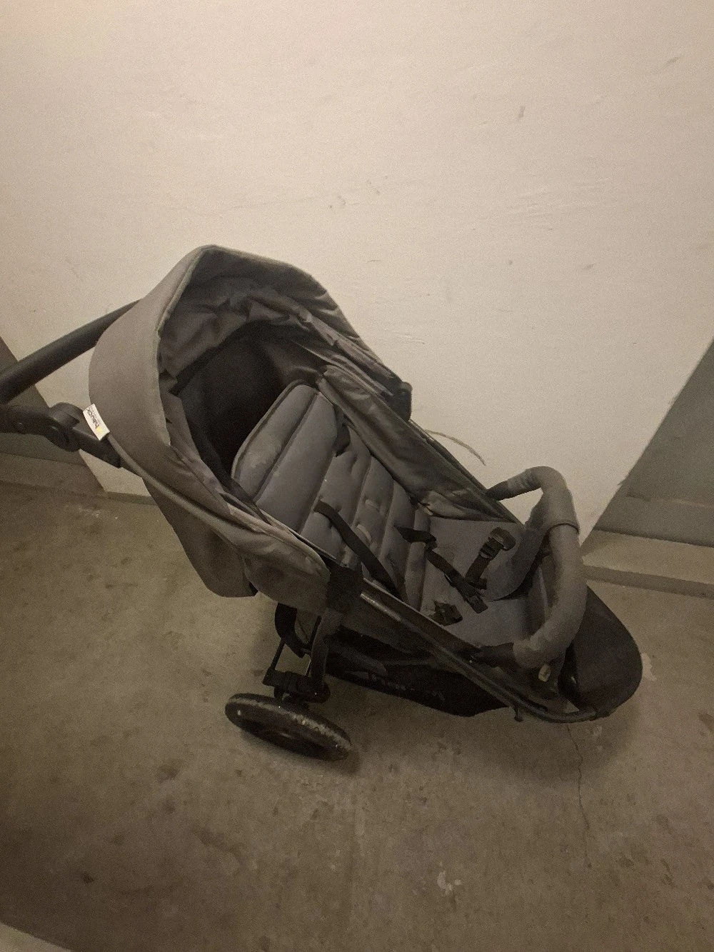 Kinderwagen grau