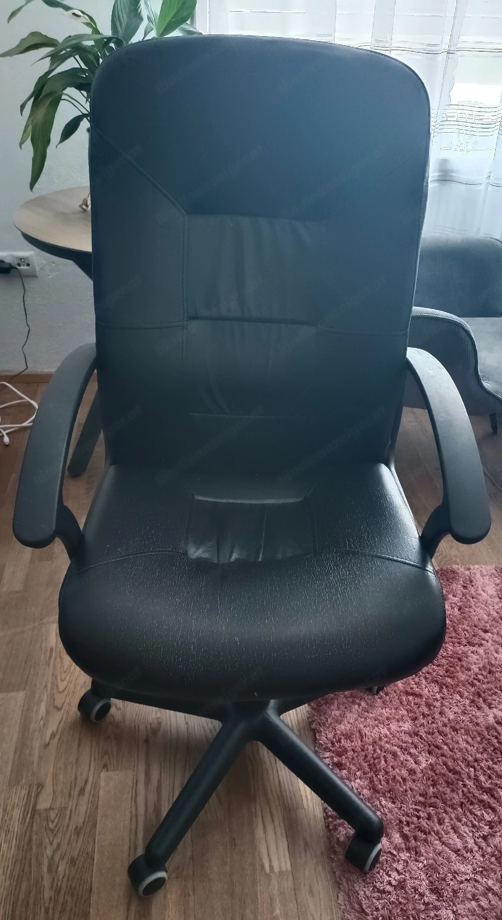 Bprosessel mit Gebrauchspuren