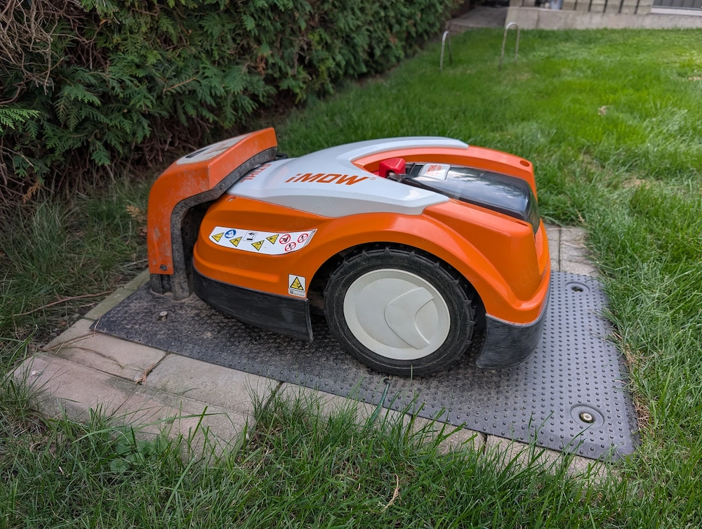 Mähroboter Stihl 422P incl. Ladestation 