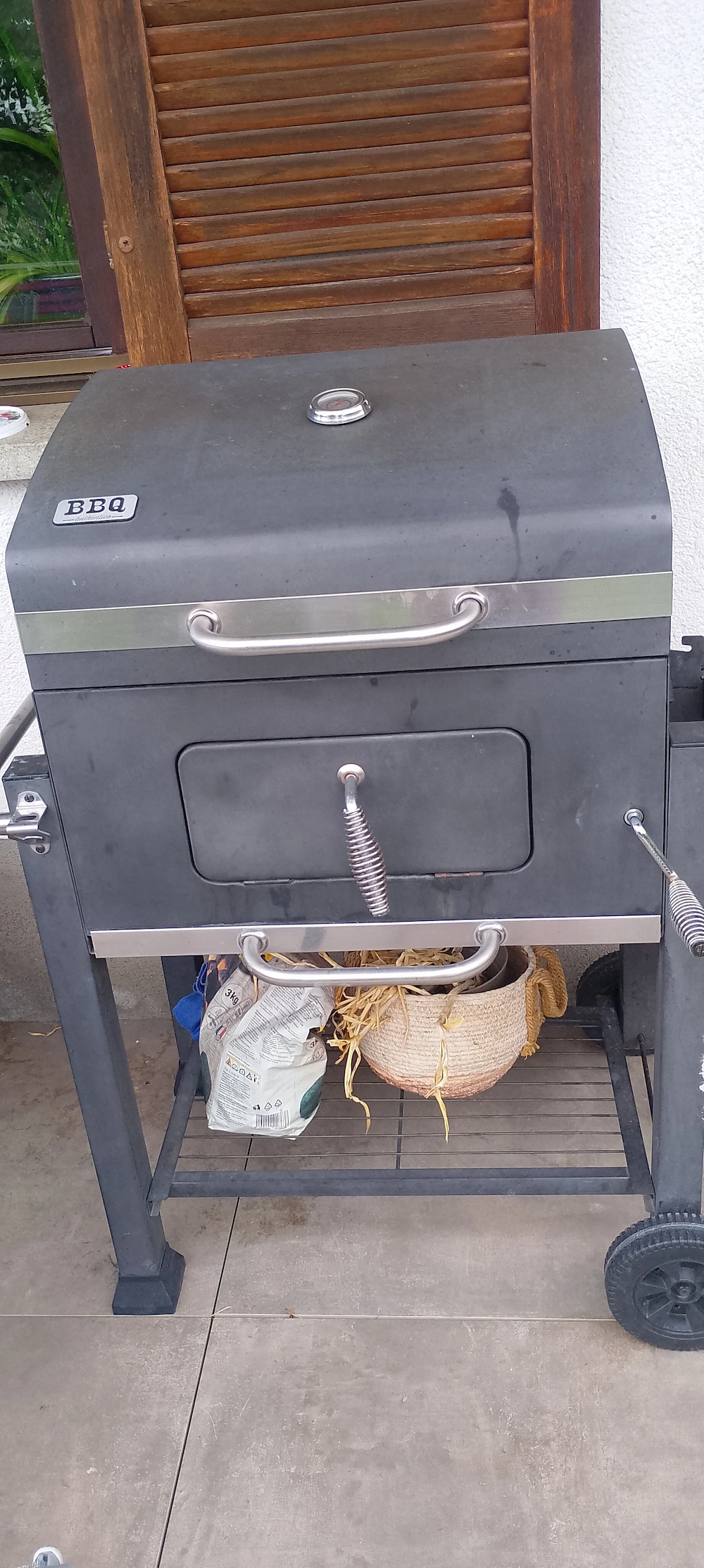 Grill 5 Jahre alt guter Zustand 3mal benutzt 