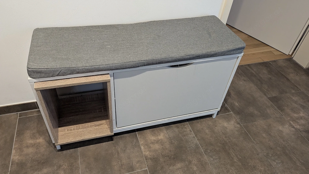 Zu verschenken: Kompakte Schuhbank   Garderobenbank 90x50x30 cm (Feldkirch)