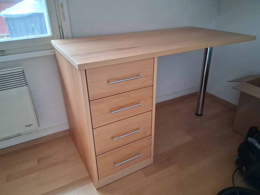 Schreibtisch vom Tischler
